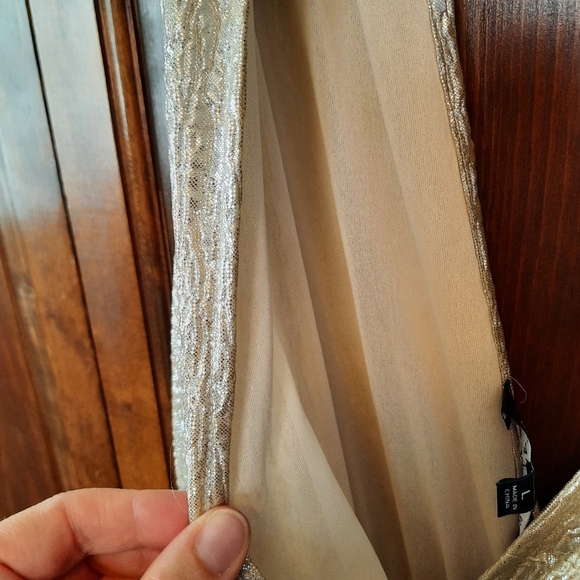 🛍 NWOT Lulu's Looking Radiant Gold Metallic Maxi Dress AD4563LU Size Large - Picture 9 of 14